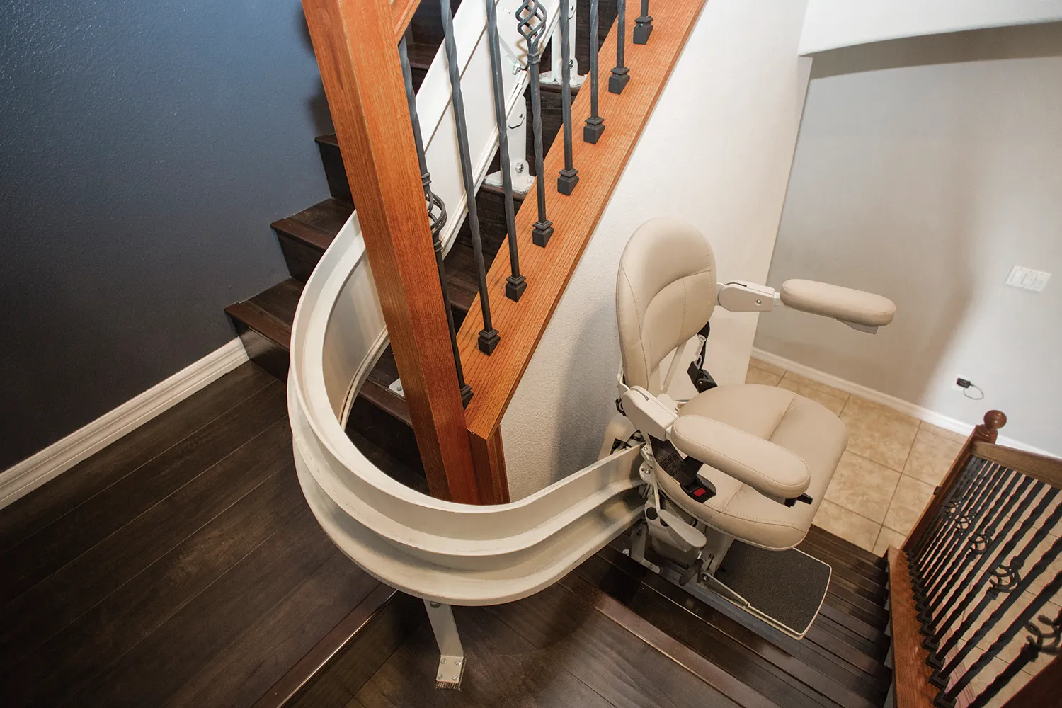 Stairlift for 90-Degree Turn Stairs